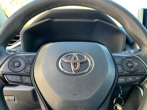 Used 2025 Toyota RAV4 LE image 27