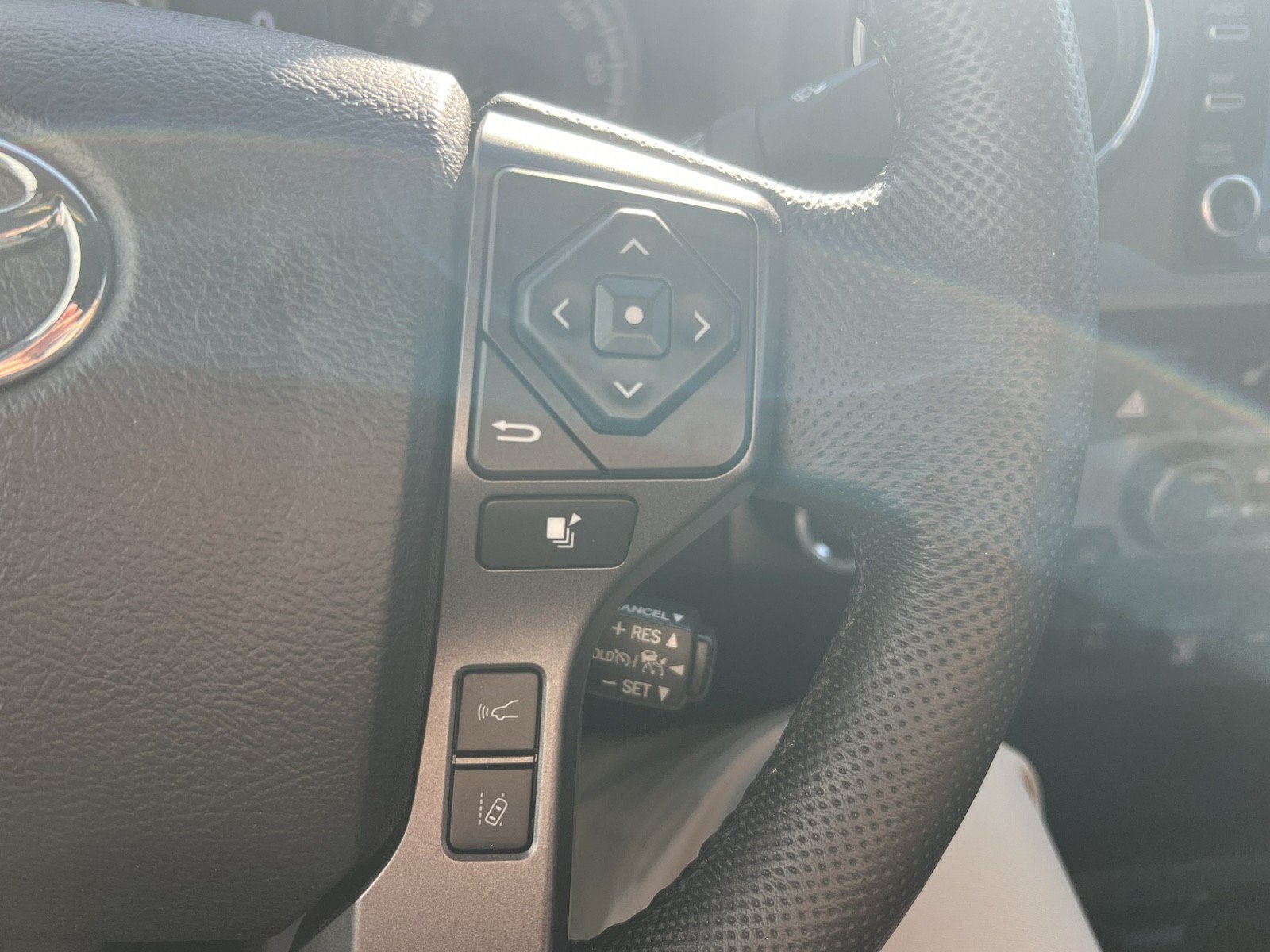 Used 2021 Toyota Tacoma TRD Off-Road w/ TRD Premium Off Road Package AWD/4WD image 27