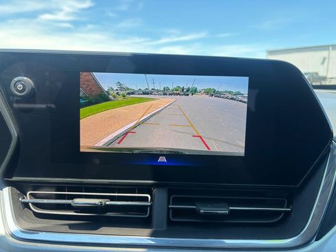 Used 2025 Chevrolet Trax LT w/ Driver Confidence Package FWD image 22