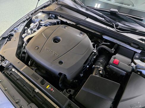 Used 2021 Volvo S60 T5 Momentum w/ Premium Package image 43