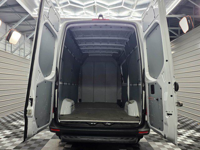Used 2024 Mercedes-Benz Sprinter 2500 image 12