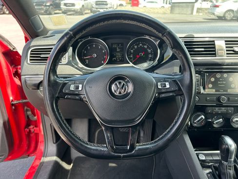 Used 2015 Volkswagen Jetta Sport FWD image 21