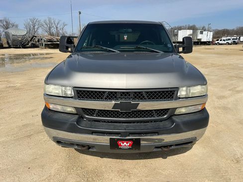 Used 2001 Chevrolet Silverado 2500 LS w/ Off-Road Skid Plate Pkg AWD/4WD image 3