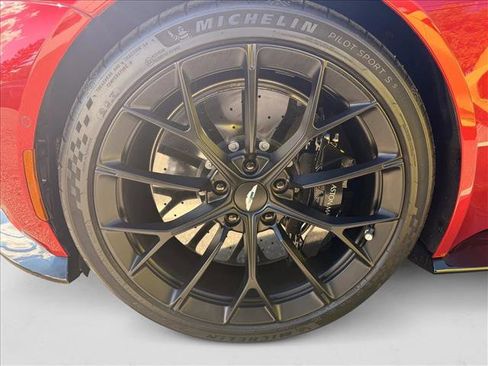 Used 2025 Aston Martin V8 Vantage Coupe image 22