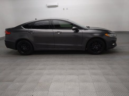 Used 2019 Ford Fusion SE w/ Equipment Group 151A FWD image 11