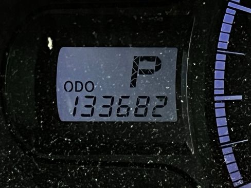 Used 2011 Toyota Sienna LE w/ Towing Pkg image 11