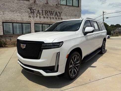 Used 2021 Cadillac Escalade ESV Sport RWD image 2