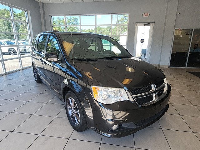 Used 2017 Dodge Grand Caravan SXT FWD image 3