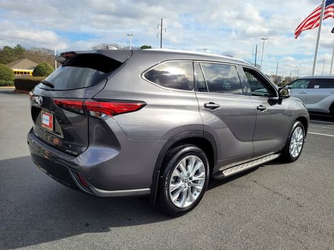 Used 2023 Toyota Highlander Limited image 13