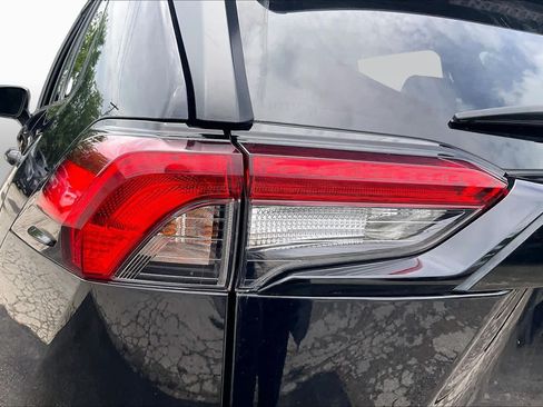 Used 2024 Toyota RAV4 XLE FWD image 28