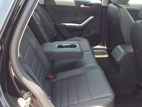 Certified 2024 Volkswagen Jetta SE w/ Panoramic Sunroof Package FWD image 25