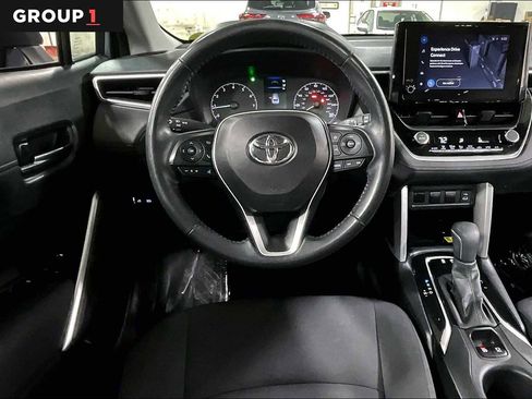Used 2023 Toyota Corolla Cross LE w/ Moonroof Package image 6