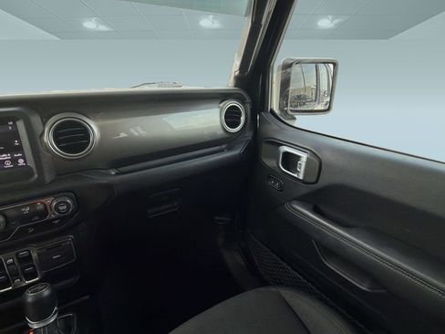 Used 2020 Jeep Wrangler Unlimited Sahara AWD/4WD image 26