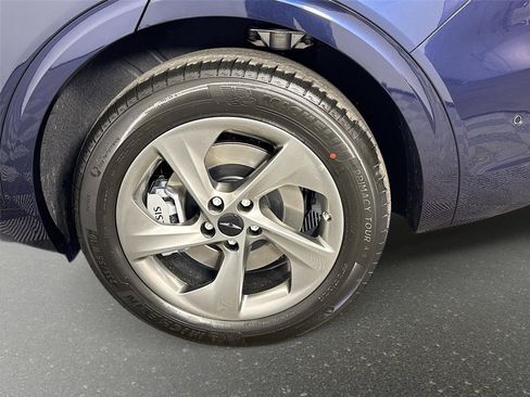 New 2026 Genesis GV70 2.5T Advanced AWD/4WD image 33