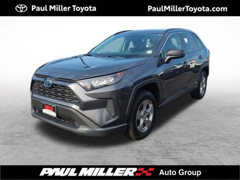 Certified 2022 Toyota RAV4 LE AWD/4WD image 1