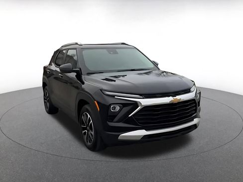 Used 2025 Chevrolet TrailBlazer LT image 3