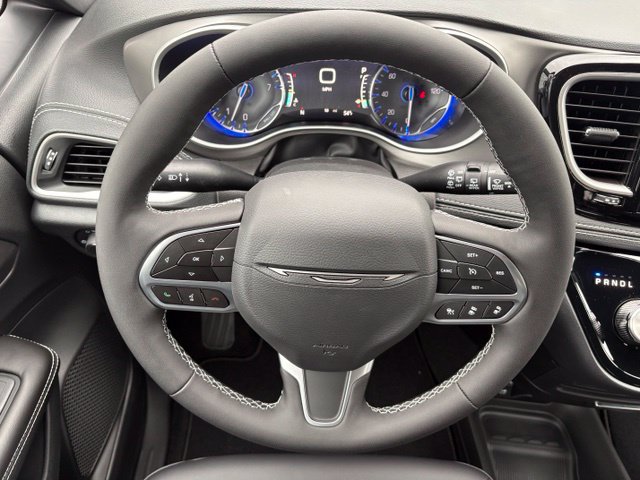 New 2027 Chrysler Pacifica Select FWD image 24