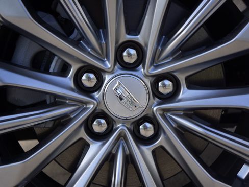 Used 2024 Cadillac XT4 Premium Luxury image 18