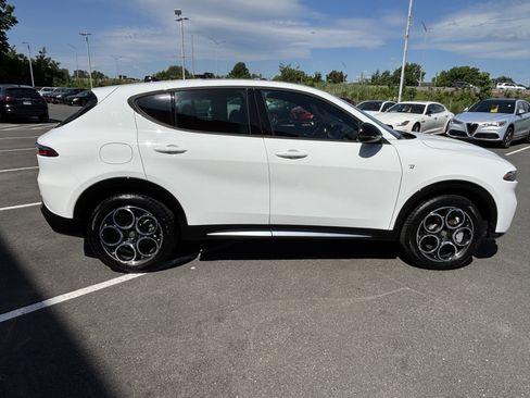 Used 2024 Alfa Romeo Tonale Ti w/ Premium Interior Package AWD/4WD image 10