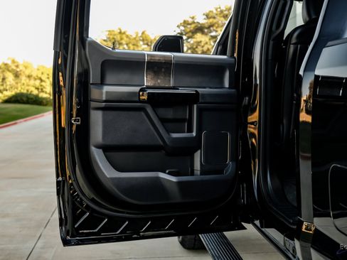 Used 2022 Ford F250 Lariat w/ Black Appearance Package image 79