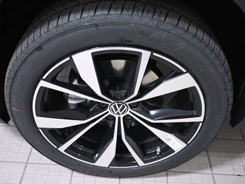New 2026 Volkswagen Atlas Cross Sport SEL Premium R-Line AWD/4WD image 18