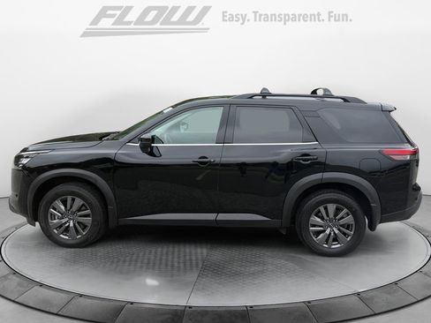 Certified 2025 Nissan Pathfinder SV FWD image 4
