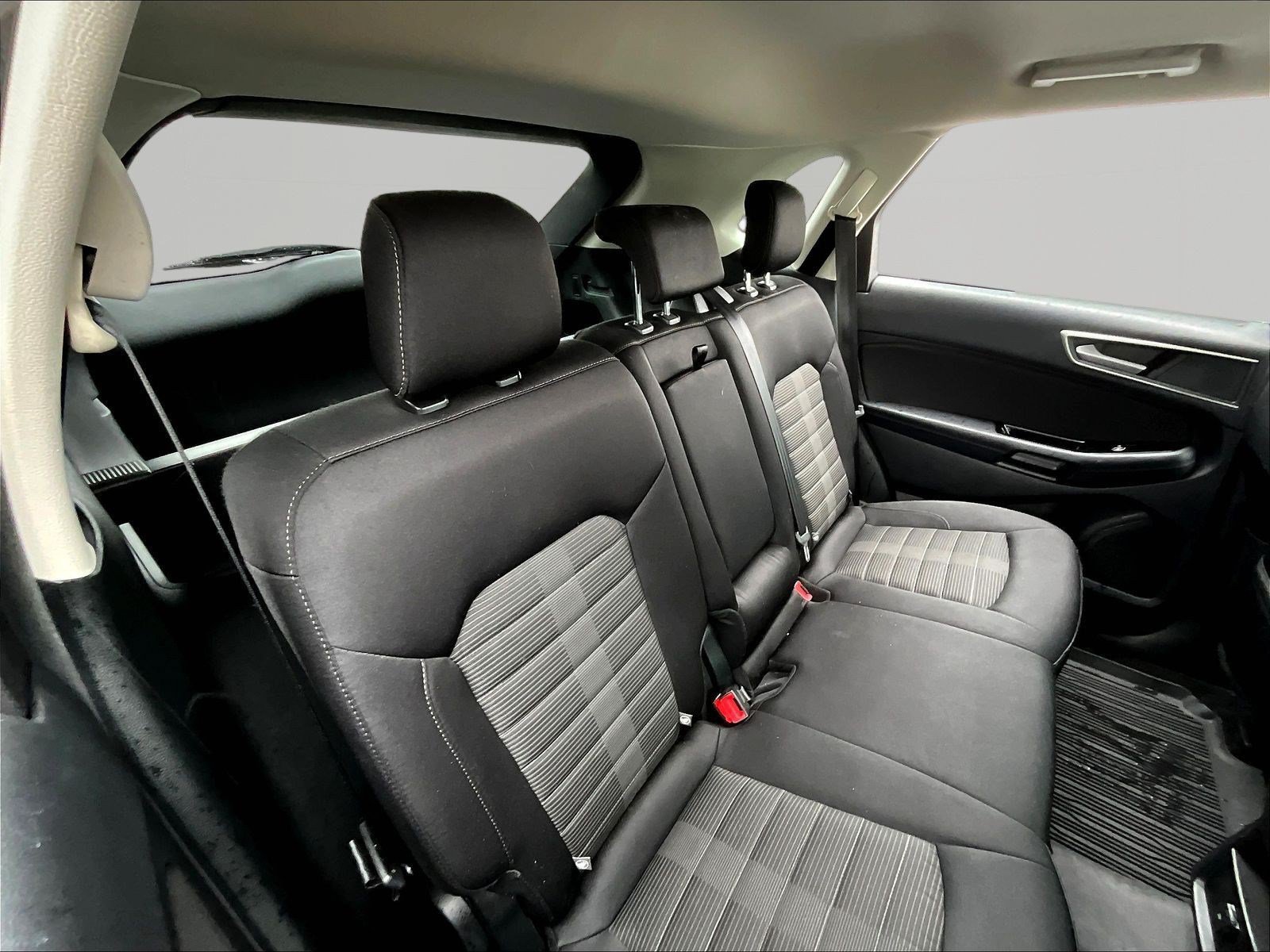 Used 2018 Ford Edge SEL FWD image 25