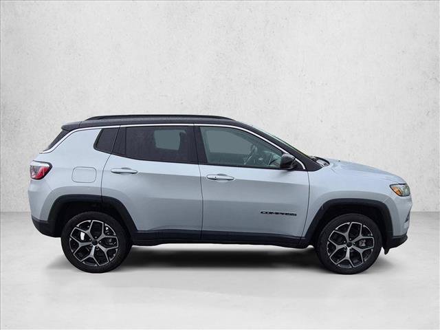 Used 2025 Jeep Compass Limited AWD/4WD image 4