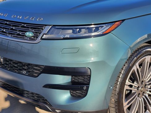 Certified 2025 Land Rover Range Rover Sport SE image 9
