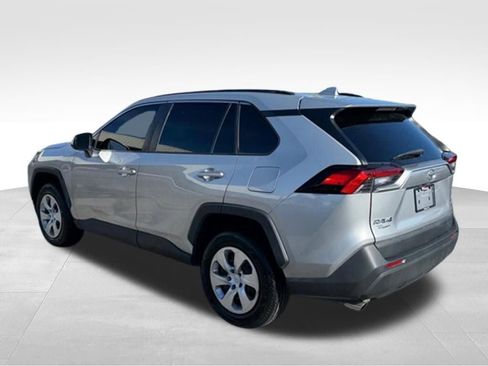 Used 2021 Toyota RAV4 LE AWD/4WD image 4