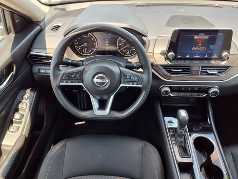 Used 2024 Nissan Altima 2.5 SV FWD image 5