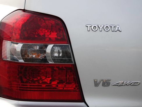 Used 2005 Toyota Highlander Limited AWD/4WD image 21