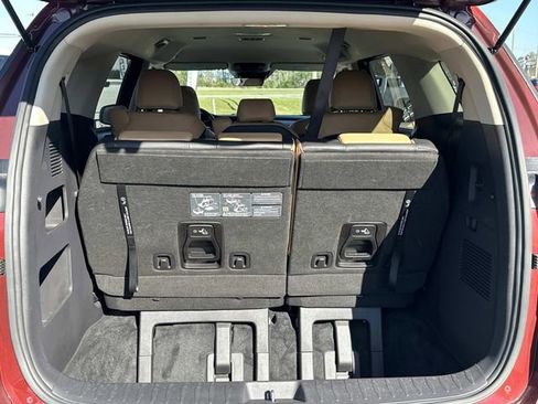 Used 2024 Kia Carnival LX FWD image 10