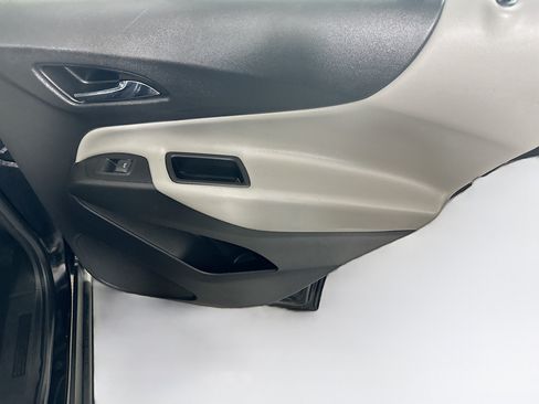 Used 2020 Chevrolet Equinox LS FWD image 28