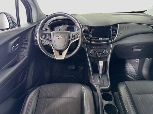 Used 2018 Chevrolet Trax LT w/ LT Convenience Package AWD/4WD image 2