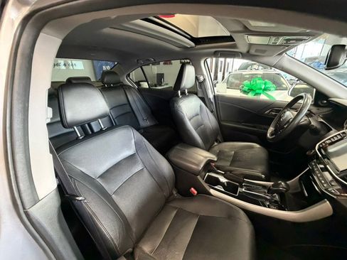 Used 2017 Honda Accord Touring image 31
