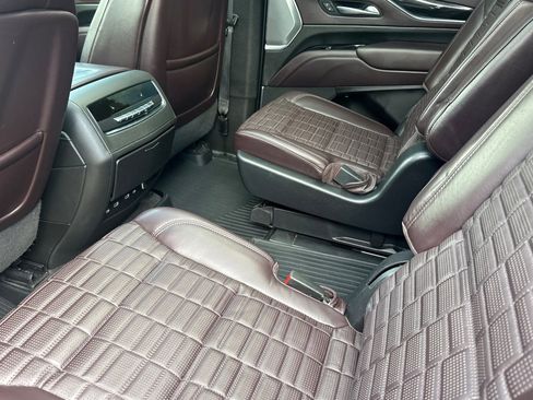 Used 2023 Cadillac Escalade ESV Sport Platinum AWD/4WD image 12