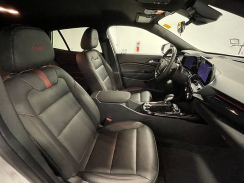 Used 2025 Chevrolet Trax RS FWD image 26