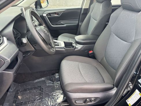 Used 2025 Toyota RAV4 XLE image 32
