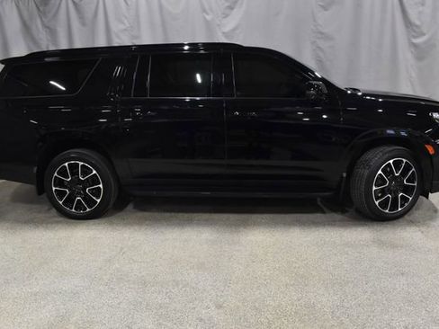 Used 2024 Chevrolet Suburban RST image 3