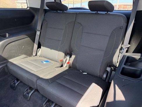 Used 2023 GMC Acadia SLE w/ Driver Convenience Package image 8