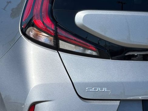 Certified 2025 Kia Soul LX w/ LX Technology Package FWD image 34