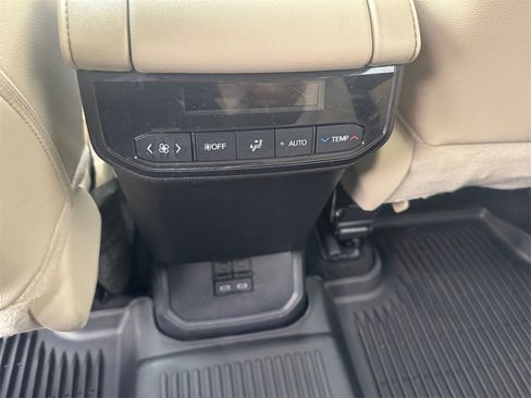 Used 2024 Toyota Highlander XLE image 20