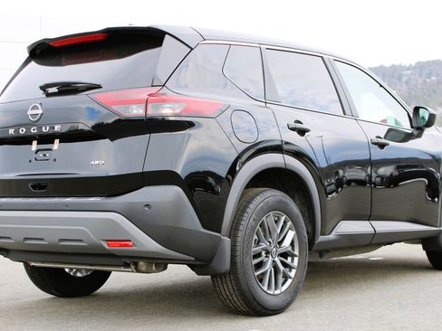 Used 2023 Nissan Rogue S AWD/4WD image 7