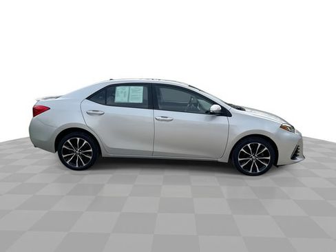 Used 2017 Toyota Corolla SE w/ SE Premium Package FWD image 10