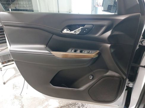 Used 2023 GMC Acadia SLE w/ Driver Convenience Package FWD image 28