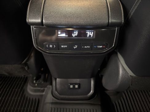 Used 2021 Toyota Highlander XLE image 22