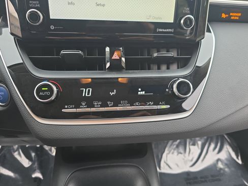 Used 2021 Toyota Corolla LE image 23