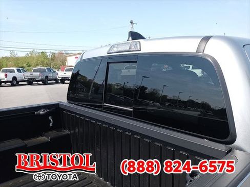 Certified 2022 Toyota Tacoma TRD Sport image 9