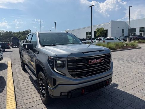 Used 2023 GMC Sierra 1500 AT4 w/ AT4 Preferred Package AWD/4WD image 5